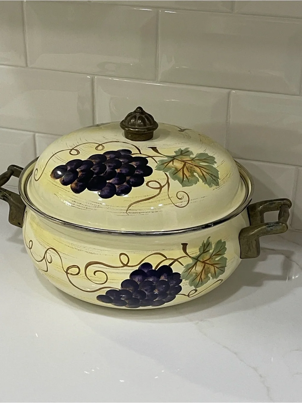 Tabletops Unlimited Vitroceramic Round Ceramic Casserole w/ Lid 9